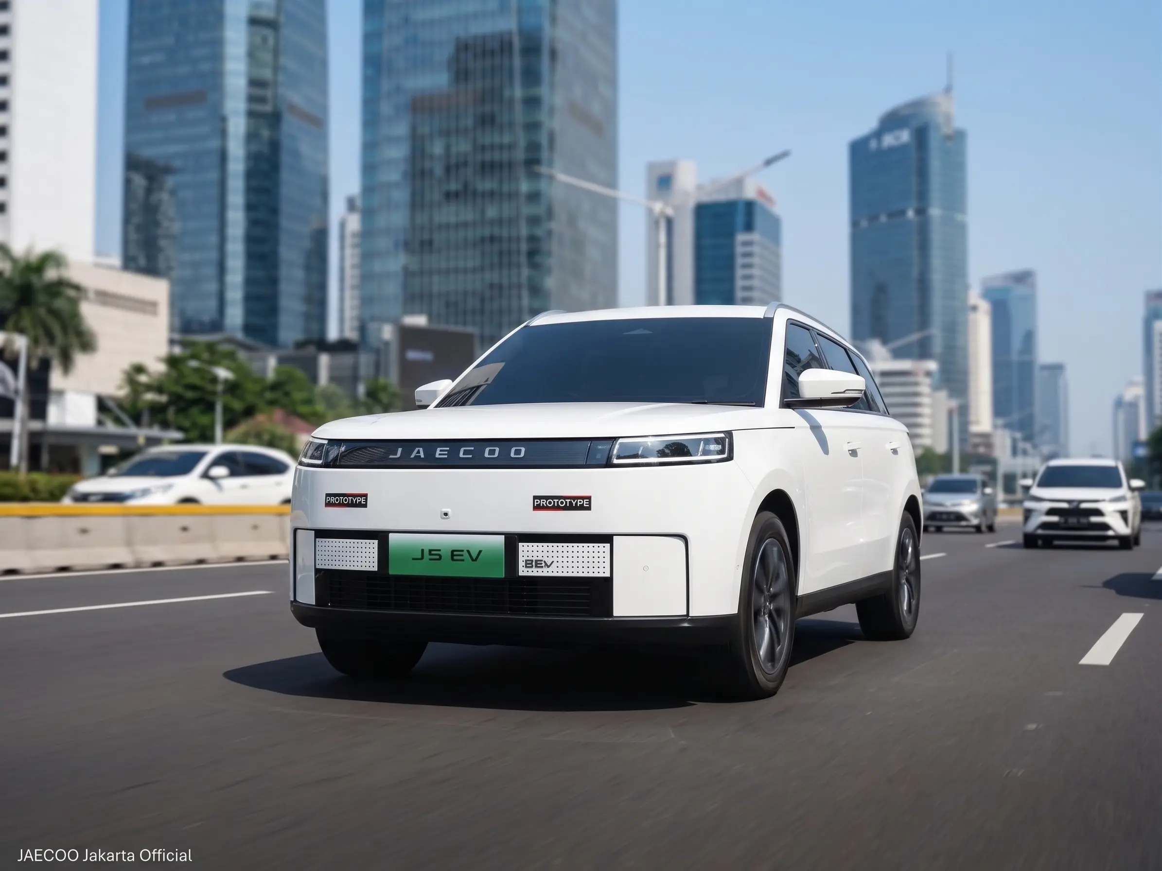 Jaecoo J5 EV Premium SUV Jakarta Official Dealer yang elegan di jalanan kota